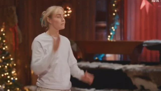 Norwegian reality star Øyunn Krogh goes Nude on TV