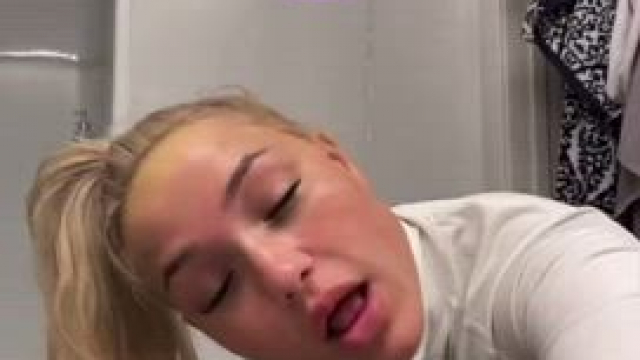 Shaking that sexy ass