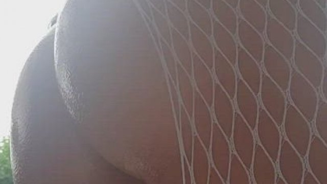 [f] First post here! Using my buttplug in my front yard for all the neighbors to