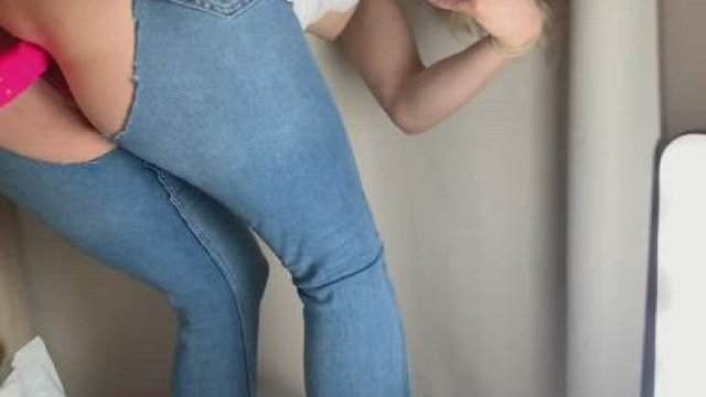 Today I was very horny in the fitting room