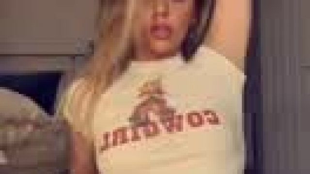 Would you rather cum on my tits or my face? 