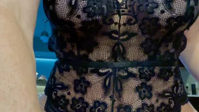 Some of my nudes haven’t been as popular so thought I’d switch it up. Do we like