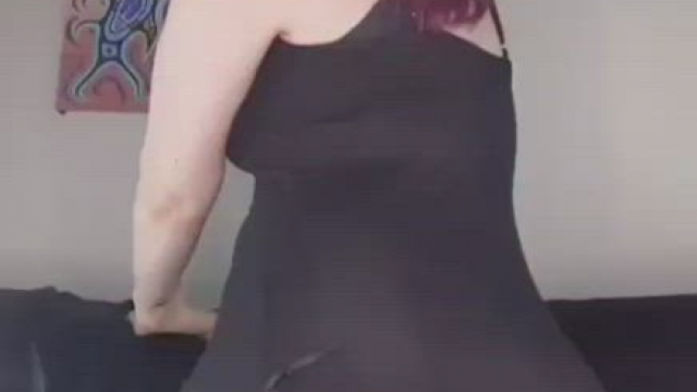 Nerdy mom, 31. Do you like what's under my skirt?