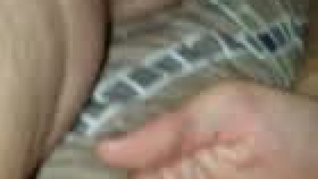 She eating creampie from her friends pussy