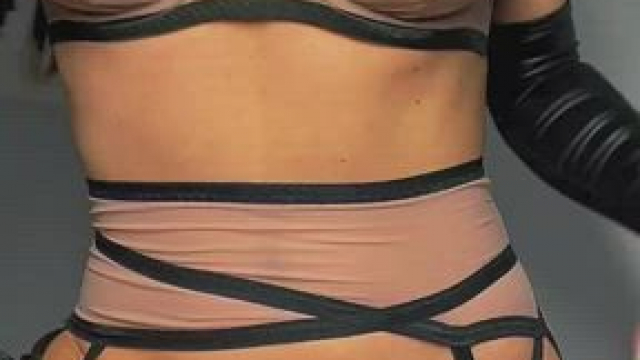 A real fuckdoll need to wear a sexy lingerie...