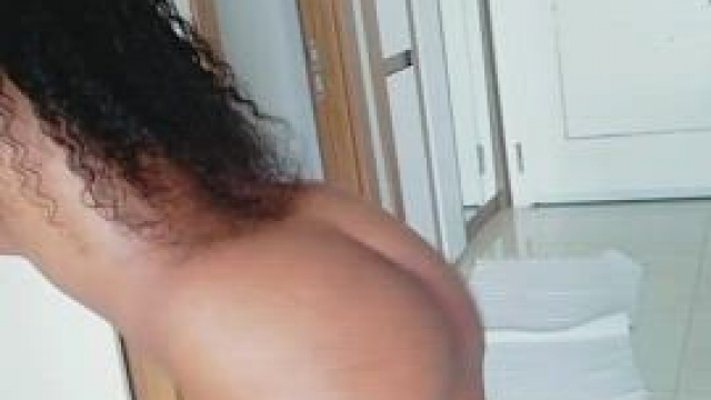 Who here honestly doesn't mind that I have small boobs?