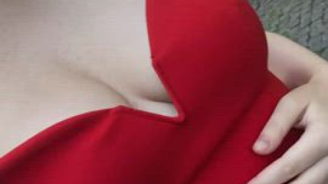 My 19yo tits loves being out in public [GIF]