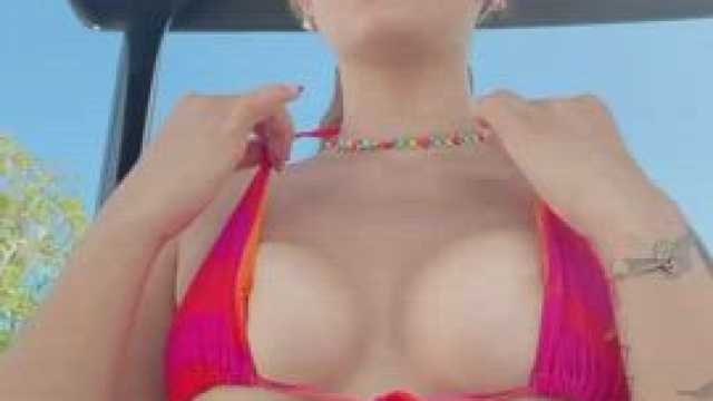 Let me show you how good of a caddie I am [GIF]