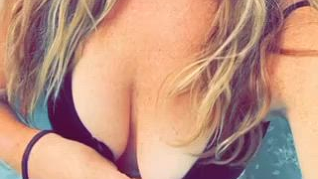 Mom of two could I get your attention if you were my neighbor;)