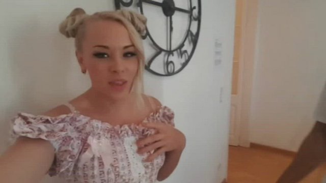 Lola Taylor Behind The Scenes