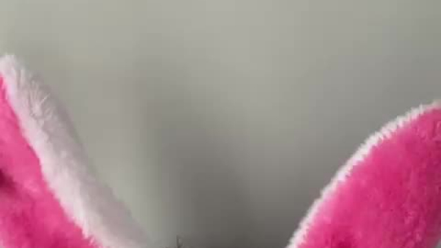 18 years old pussy, pretty hungry...