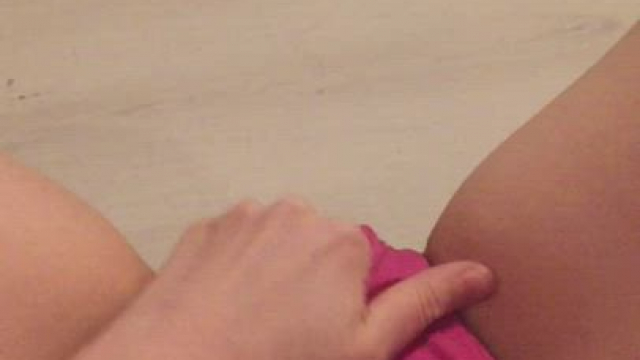 Touching myself while waiting for pizza