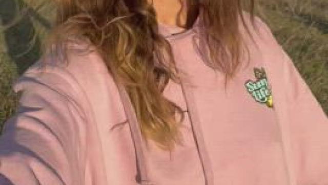 Exposing my body on a busy hiking trail [gif]