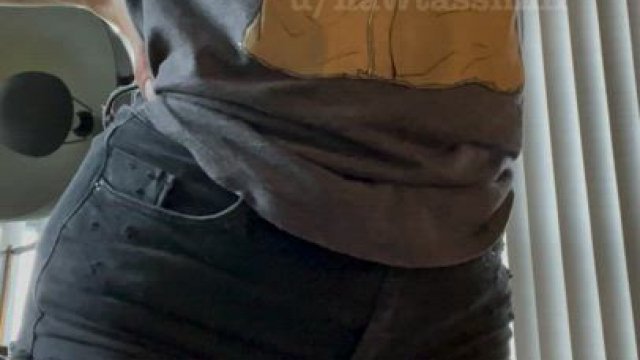 39 y/o mom with a juicy butt