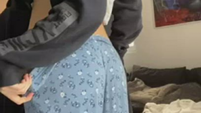 Figured you might want a kiss and some booty this morning