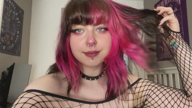 Thick slut in fishnets