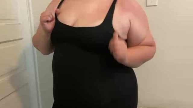 Can someone help me out of this dress