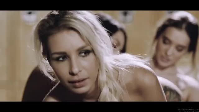 Just An Amazing Lesbian Threeway