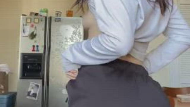 Sporty slut wants deep anal