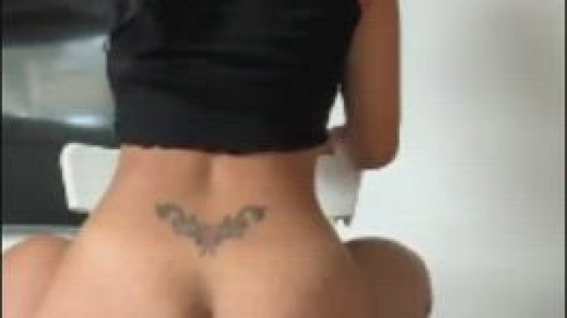 Love squatting on this big dick