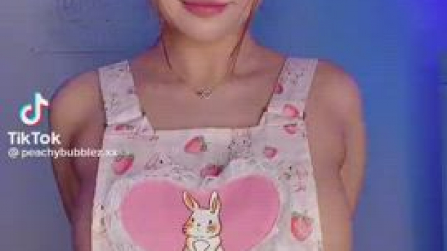 OMG she's so cute yet so sexy